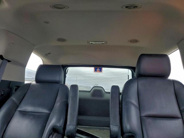 GMC Yukon Denali Image 5