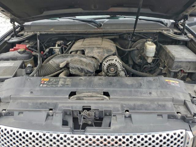 GMC Yukon Denali Image 13