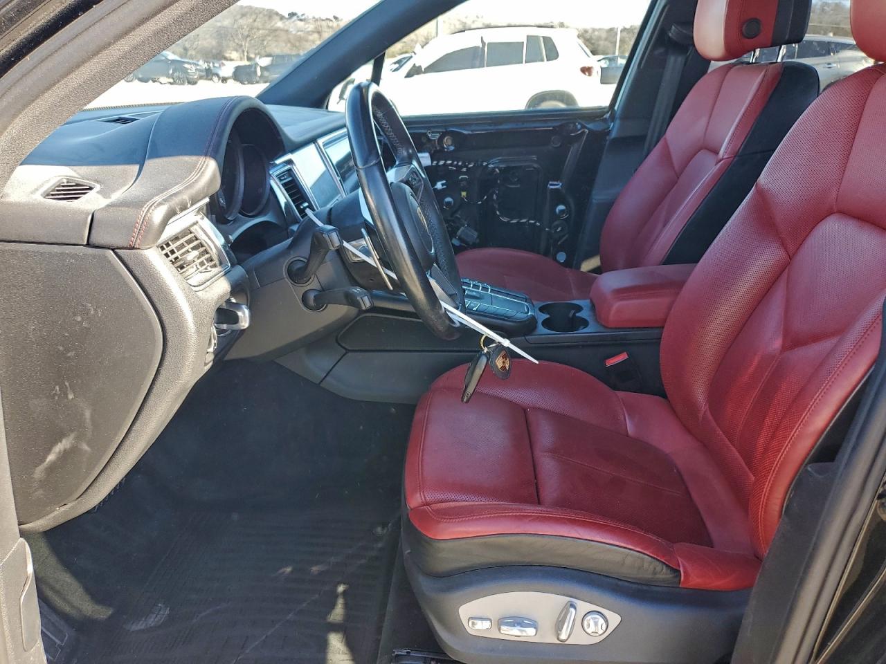 Porsche Macan S Image 6