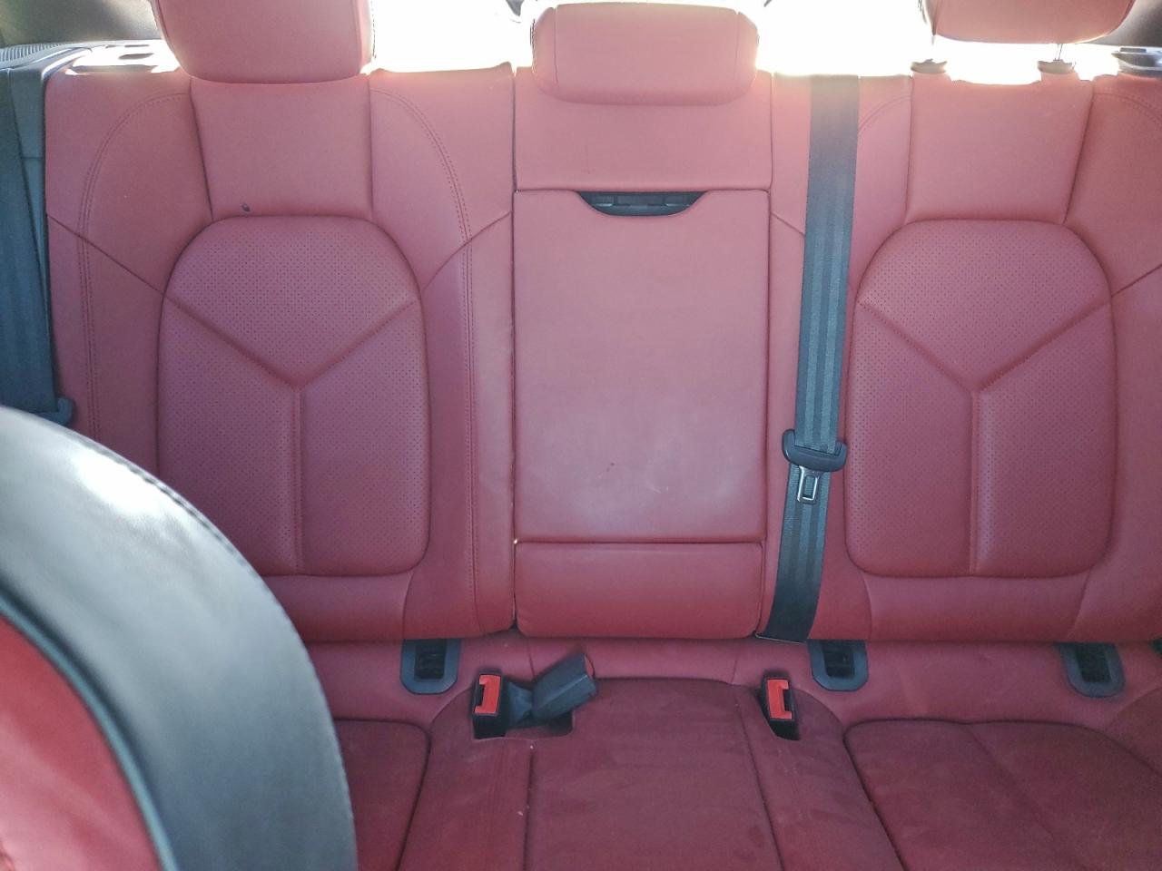 Porsche Macan S Image 10