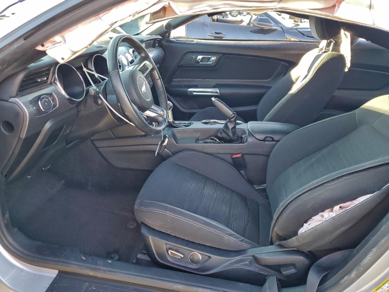 Ford Mustang Image 5