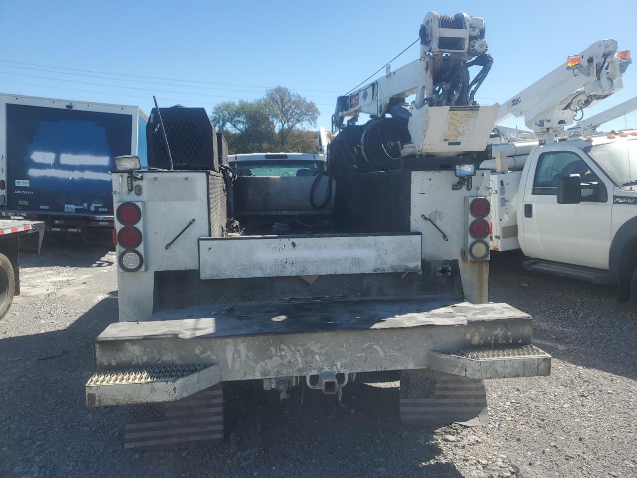 Ford F-550 Super Duty Image 8