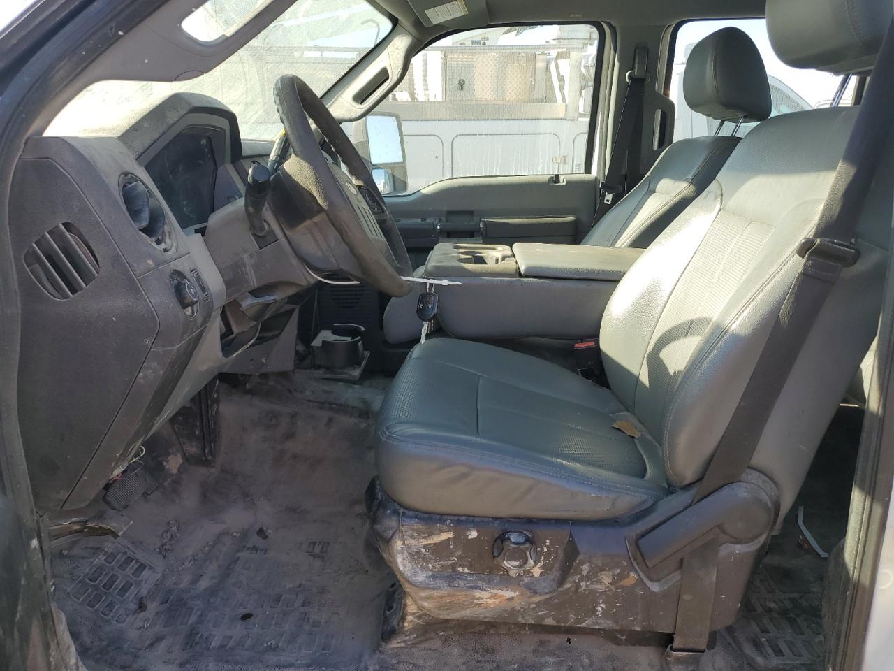 Ford F-550 Super Duty Image 10