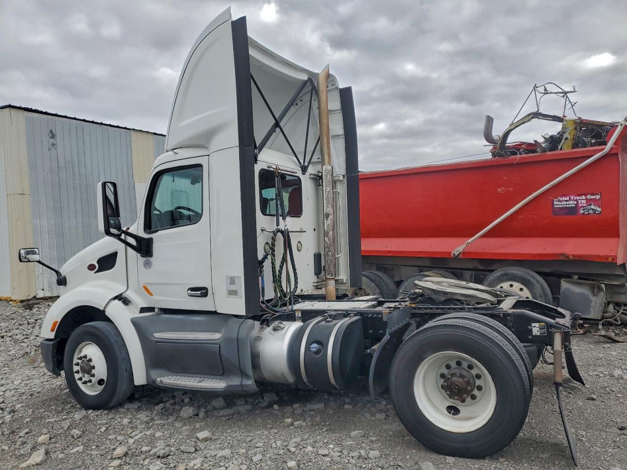 Peterbilt 579 Image 6