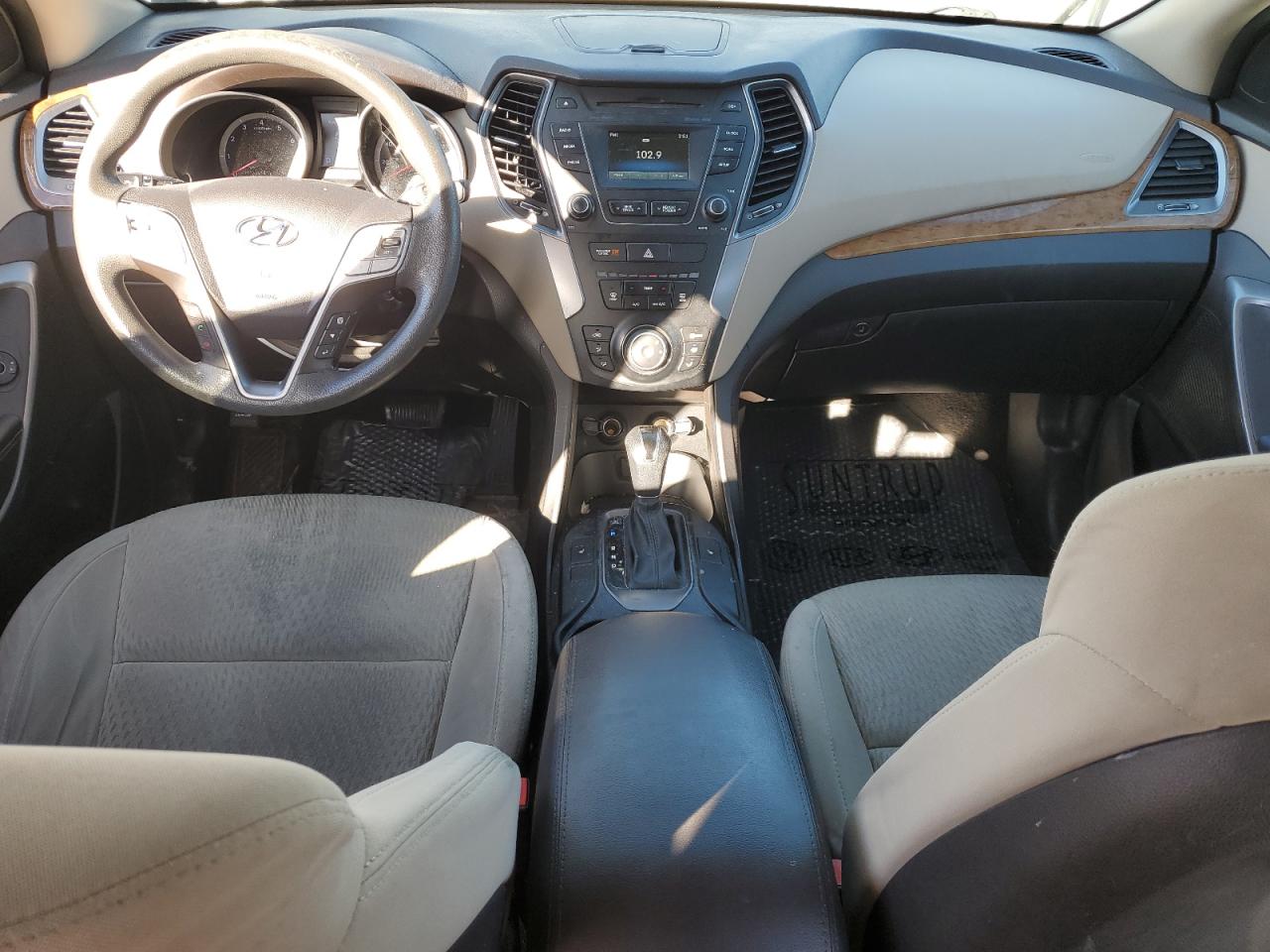 Hyundai SANTA FE Gls Image 12