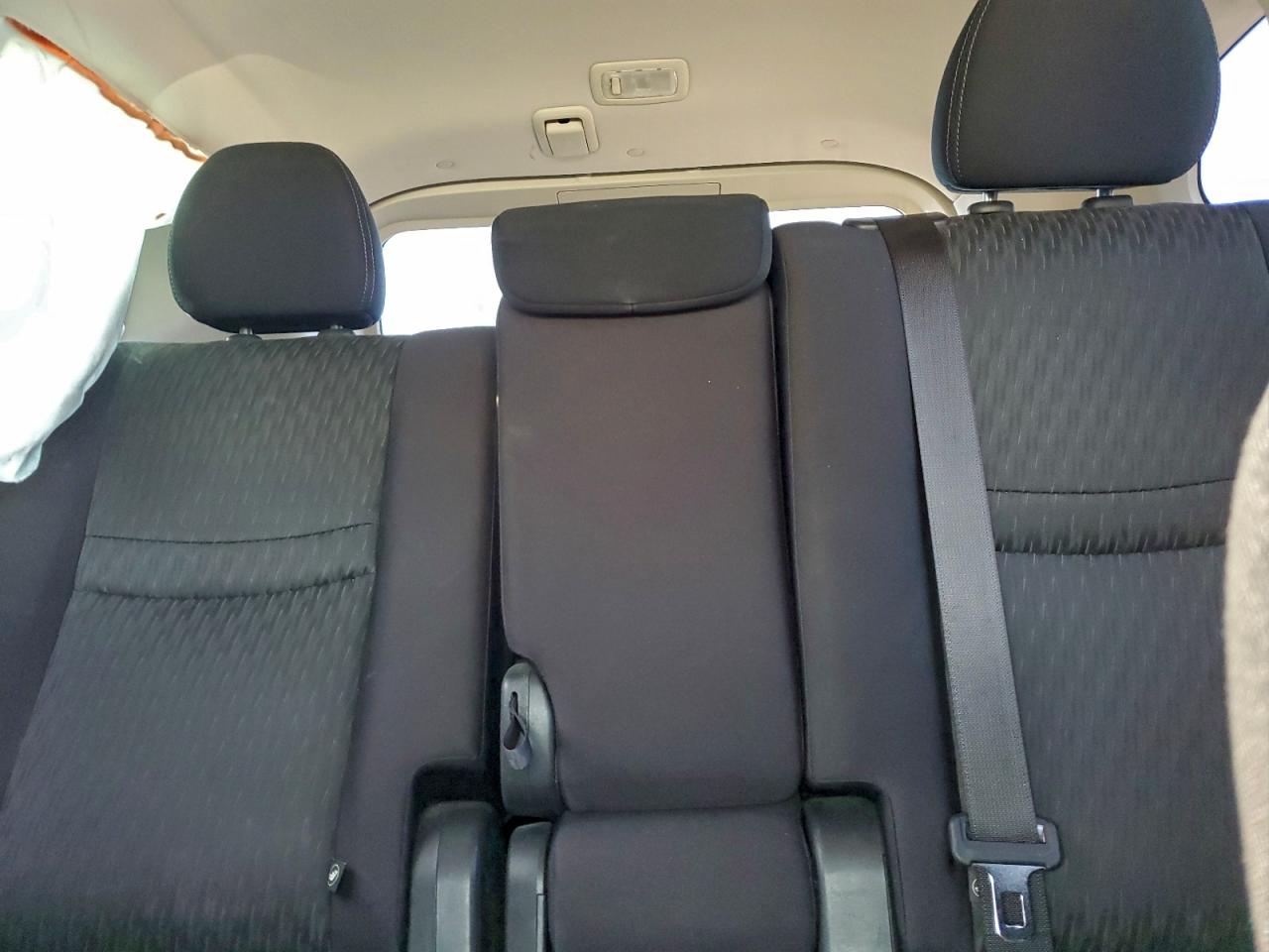 Nissan Rogue S Image 6