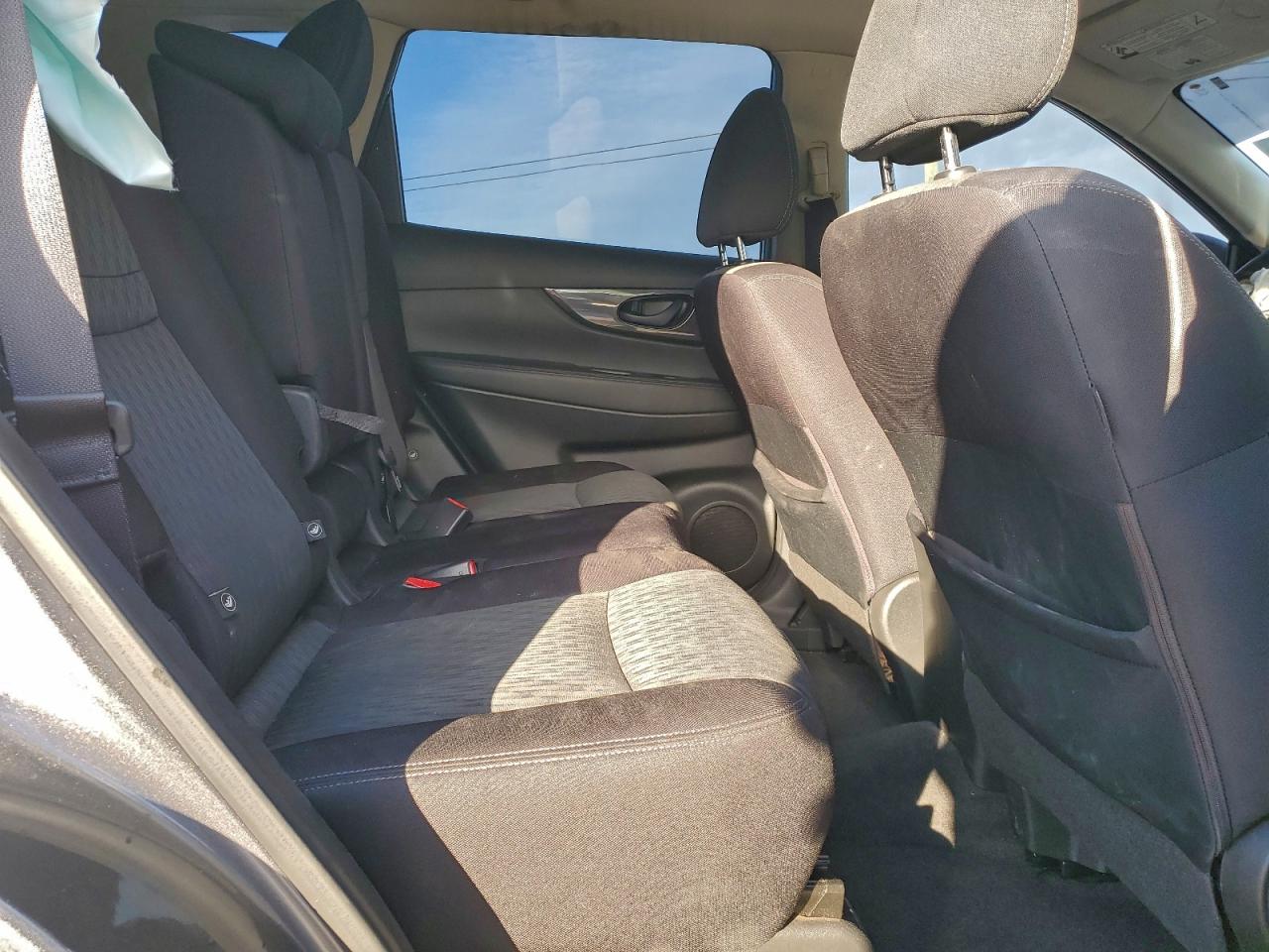 Nissan Rogue S Image 12