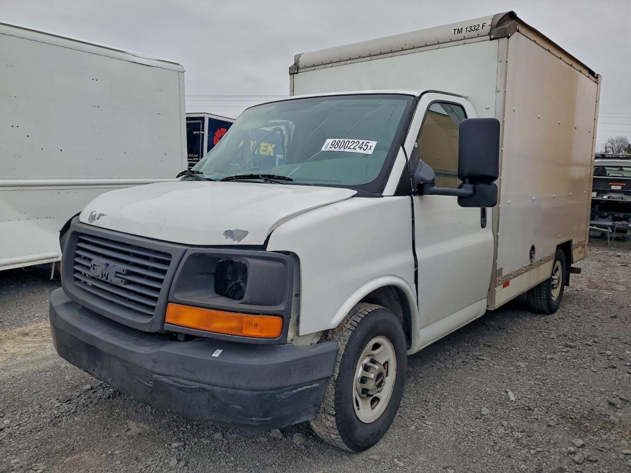 GMC Savana Cutaway G3500 Image 1