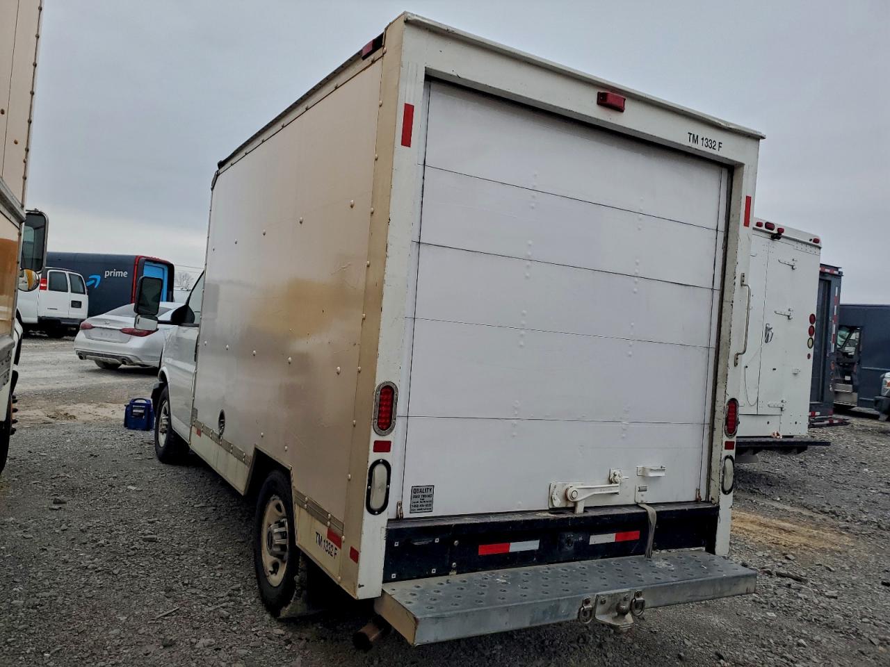 GMC Savana Cutaway G3500 Image 6