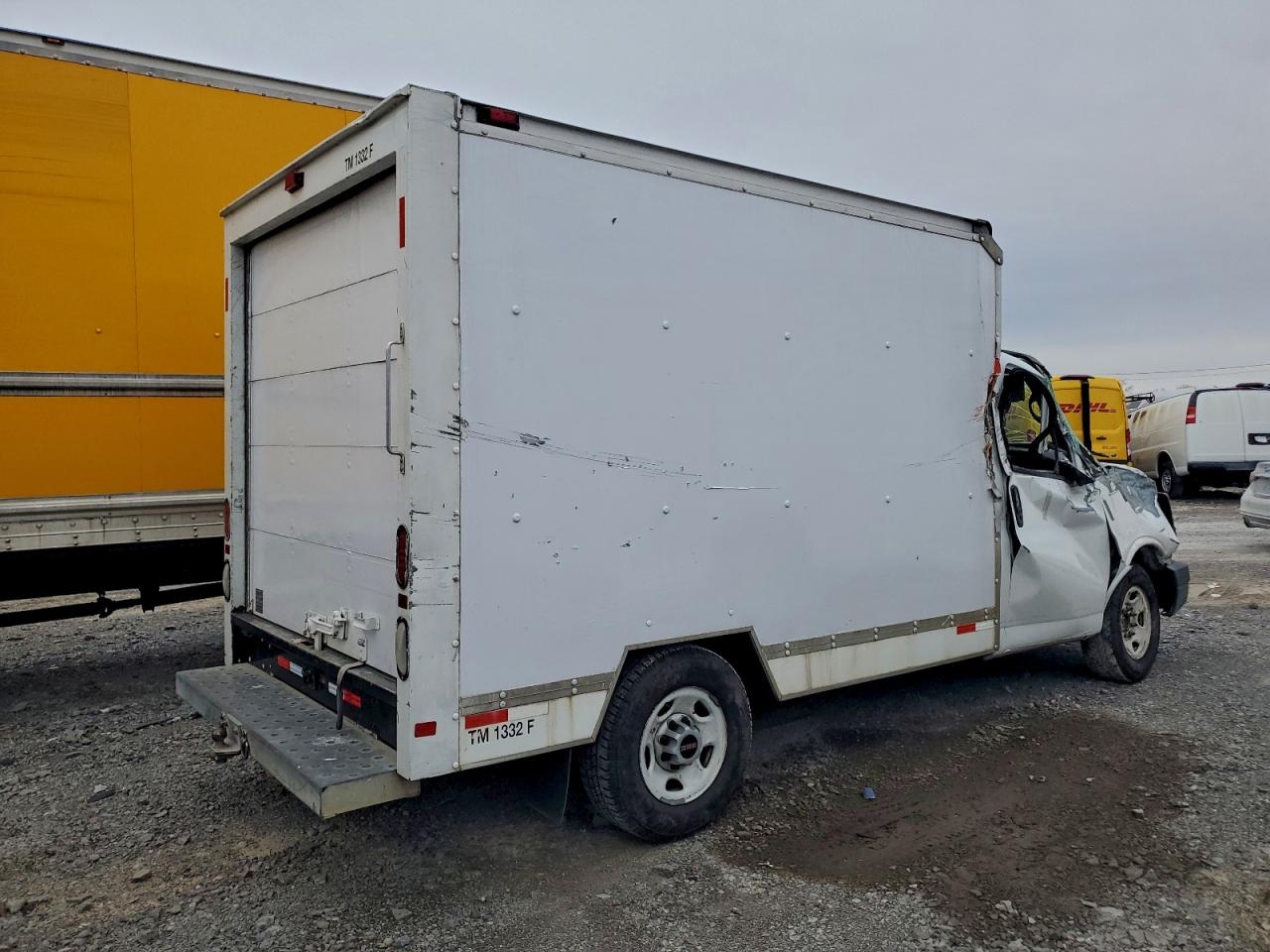 GMC Savana Cutaway G3500 Image 12