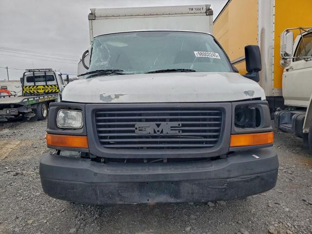 GMC Savana Cutaway G3500 Image 3