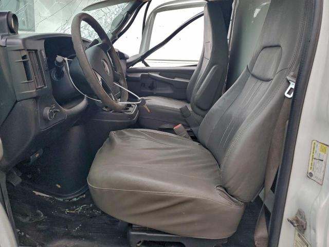 GMC Savana Cutaway G3500 Image 5