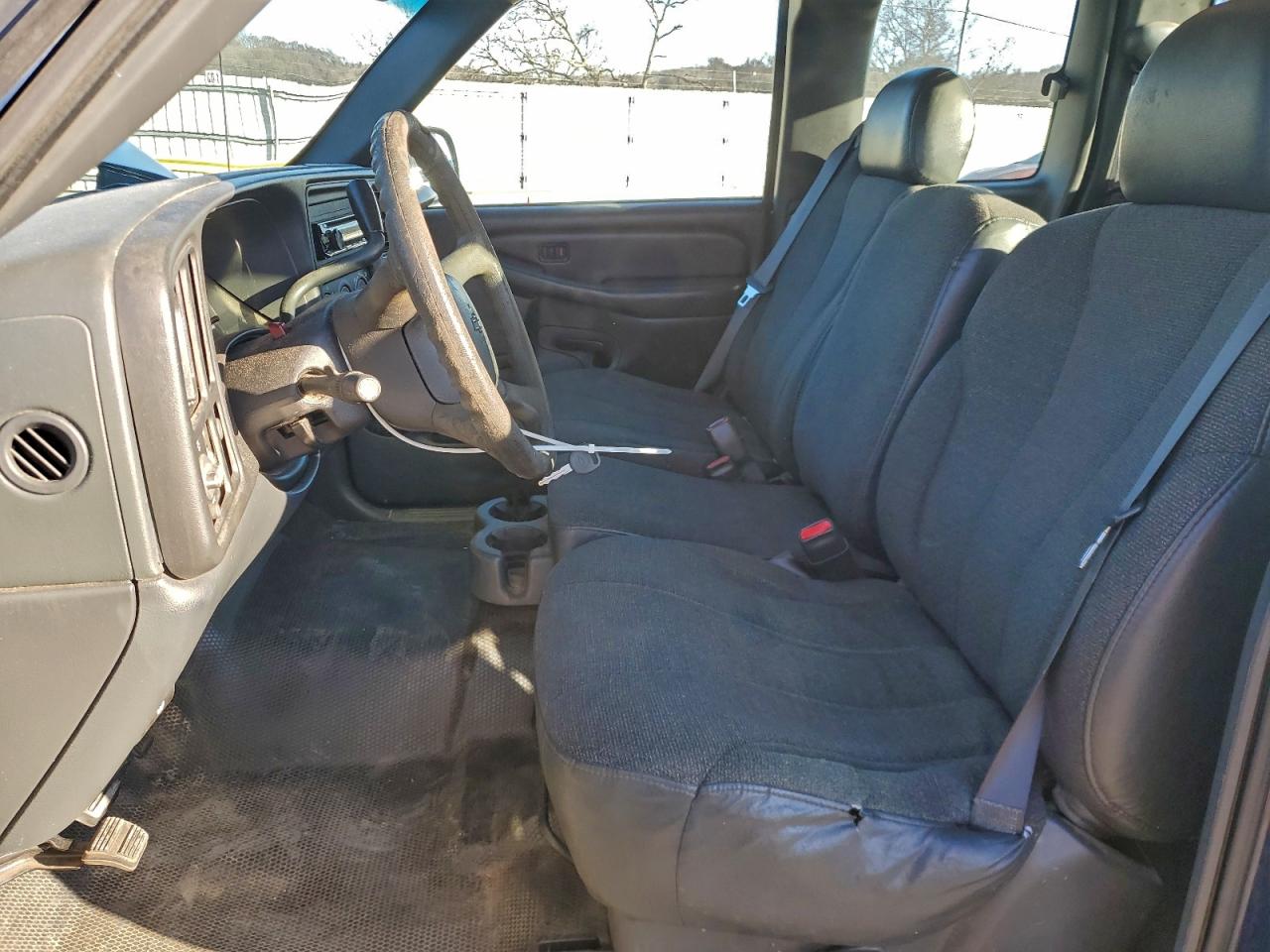 Chevrolet Silverado C1500 Image 8