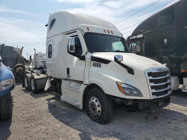  Salvage Freightliner Cascadia 1