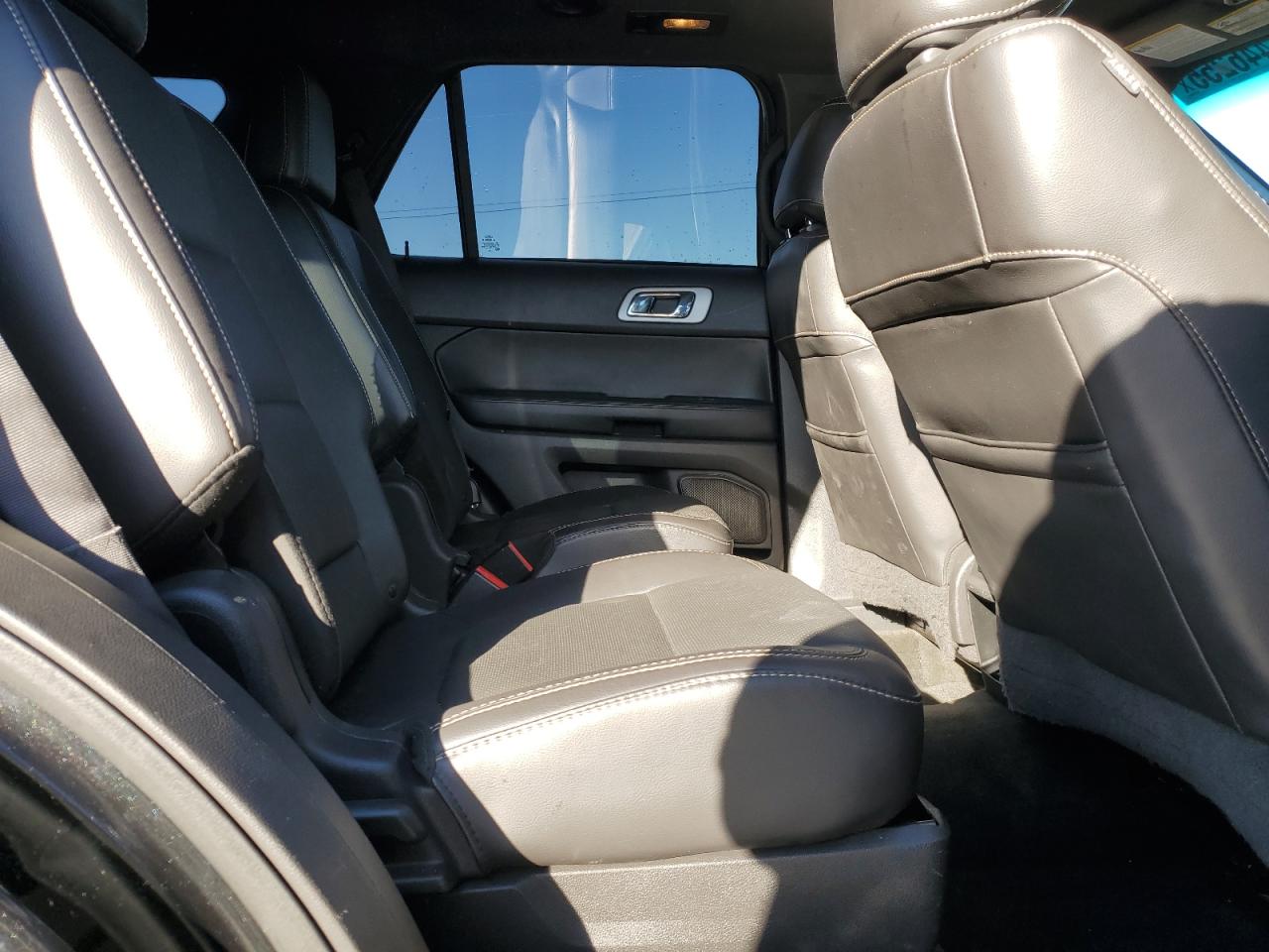 Ford Explorer Sport Image 7