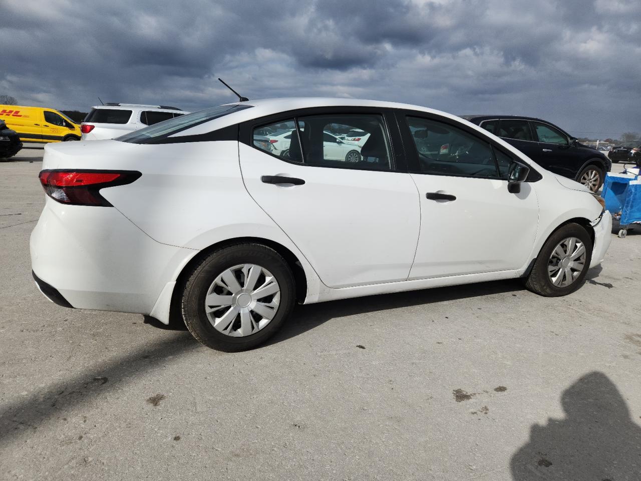 Nissan Versa S Image 8