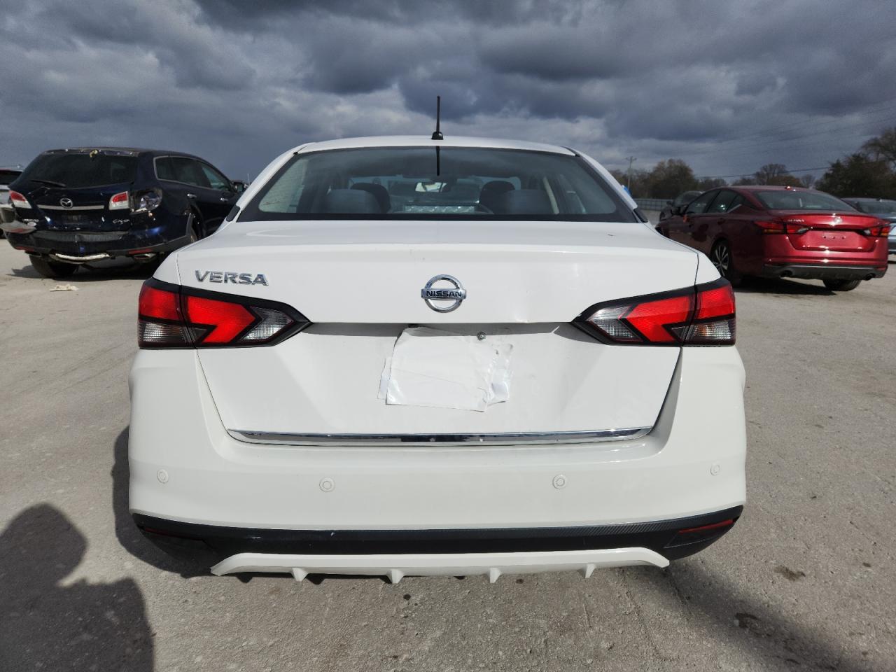 Nissan Versa S Image 10