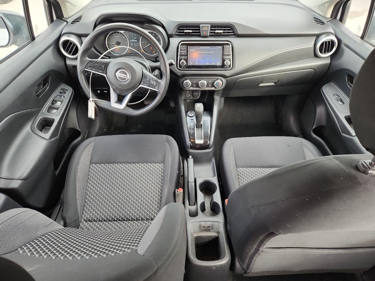 Nissan Versa S Image 3