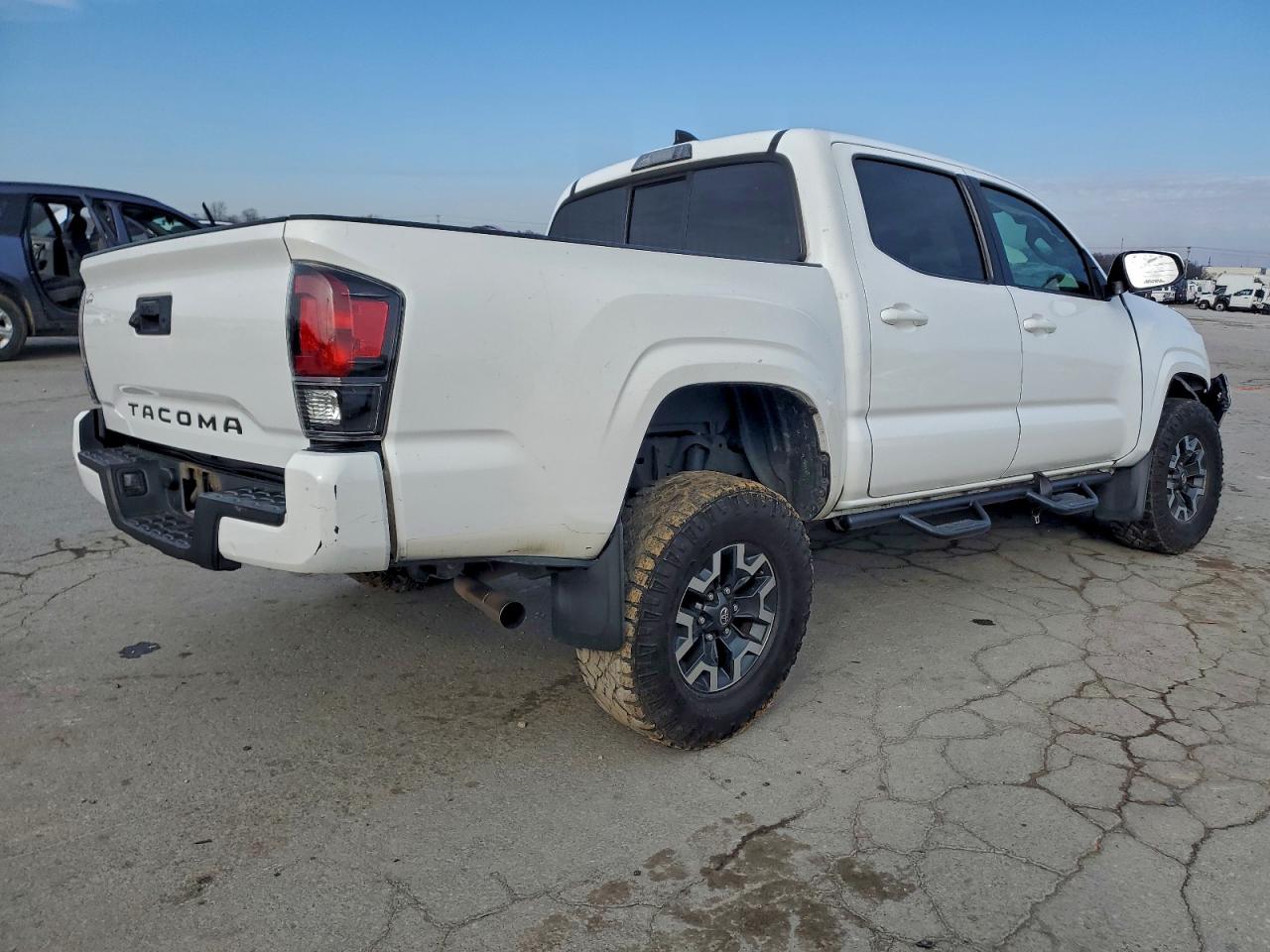 Toyota Tacoma Double Cab Image 13
