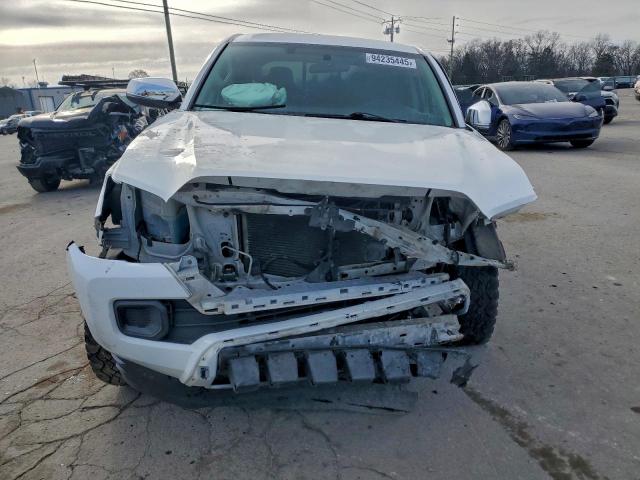 Toyota Tacoma Double Cab Image 3