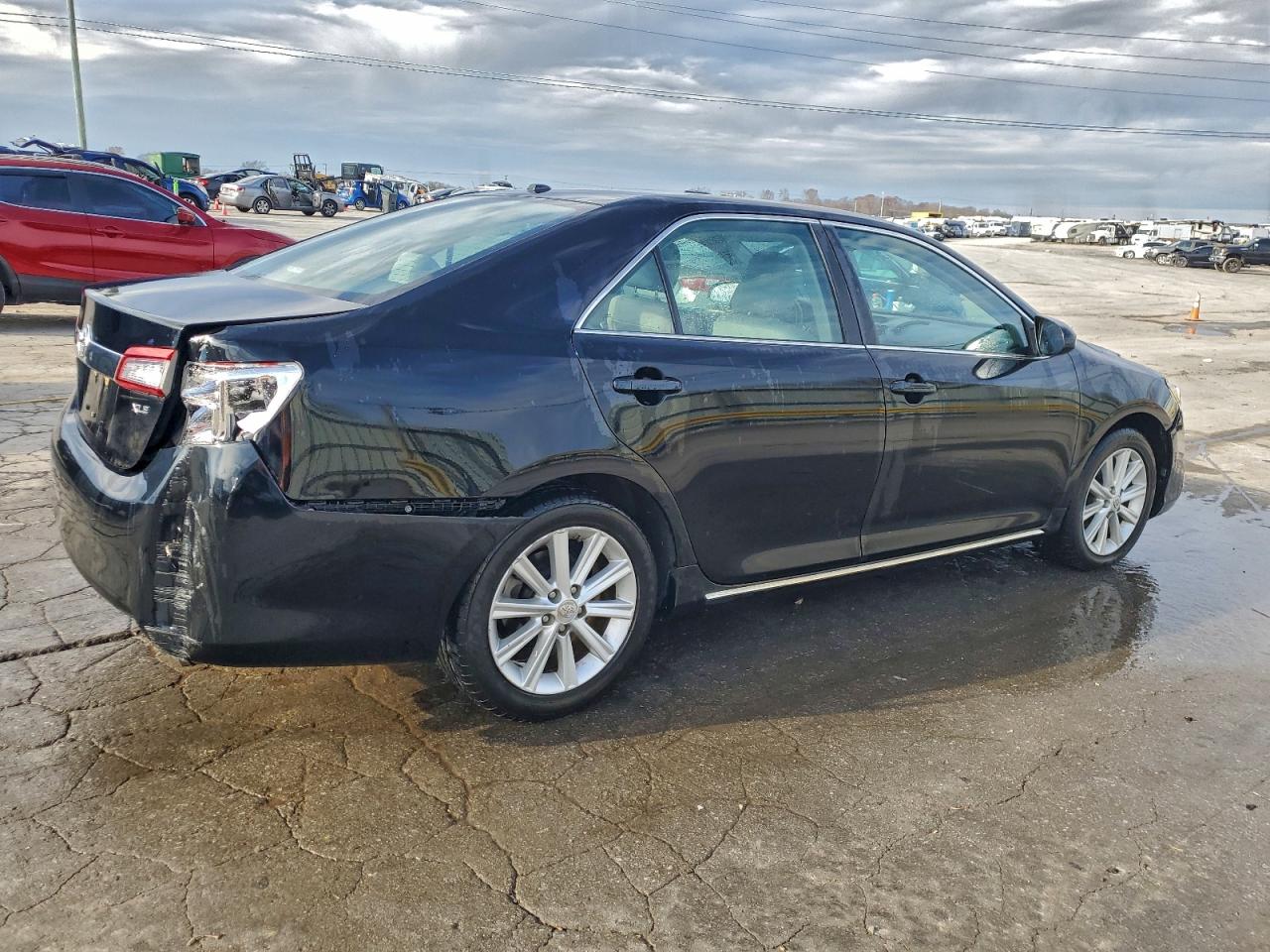 Toyota Camry Se Image 13