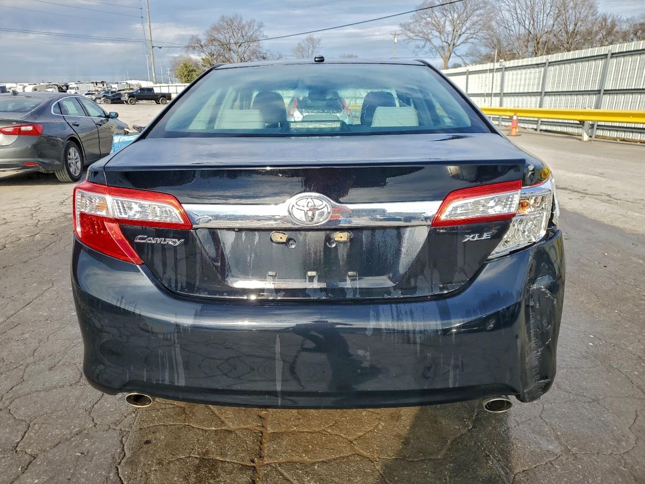 Toyota Camry Se Image 7