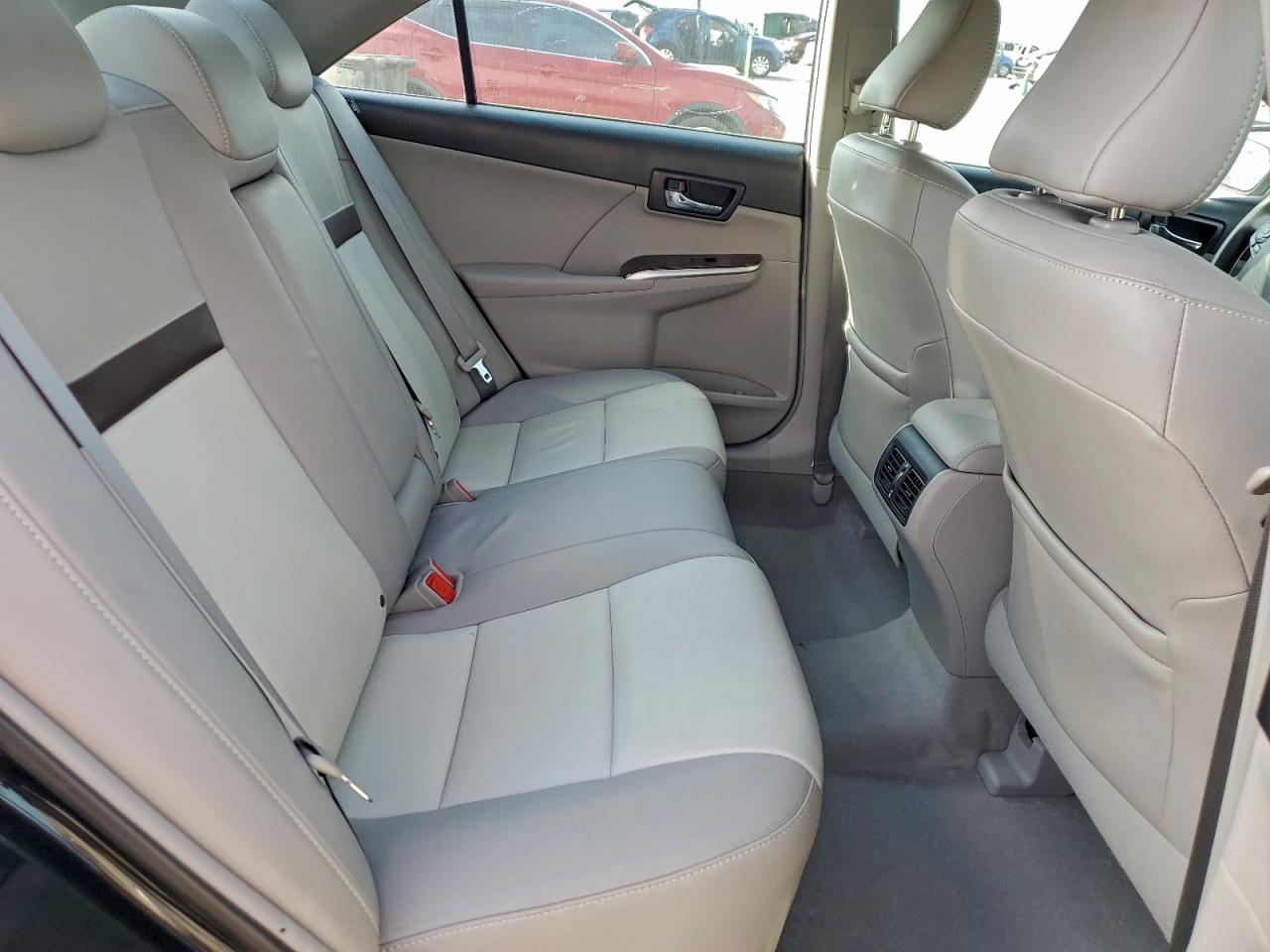 Toyota Camry Se Image 12