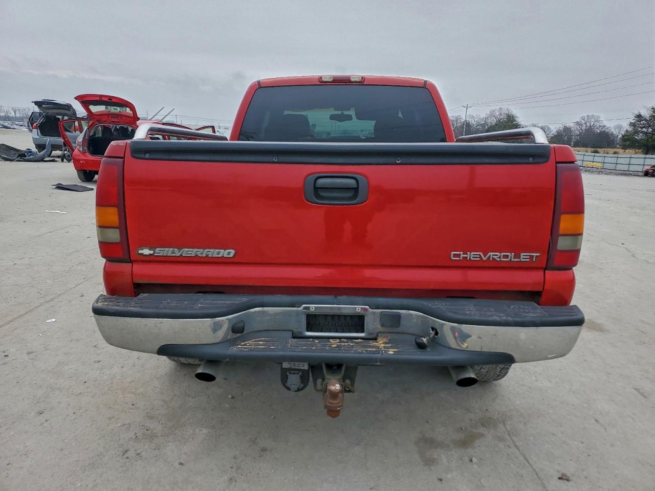 Chevrolet Silverado K1500 Image 3