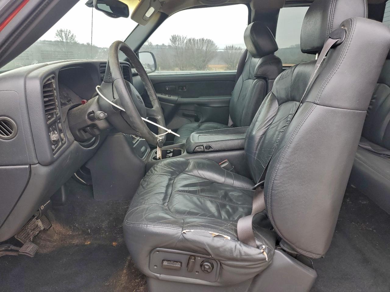 Chevrolet Silverado K1500 Image 4