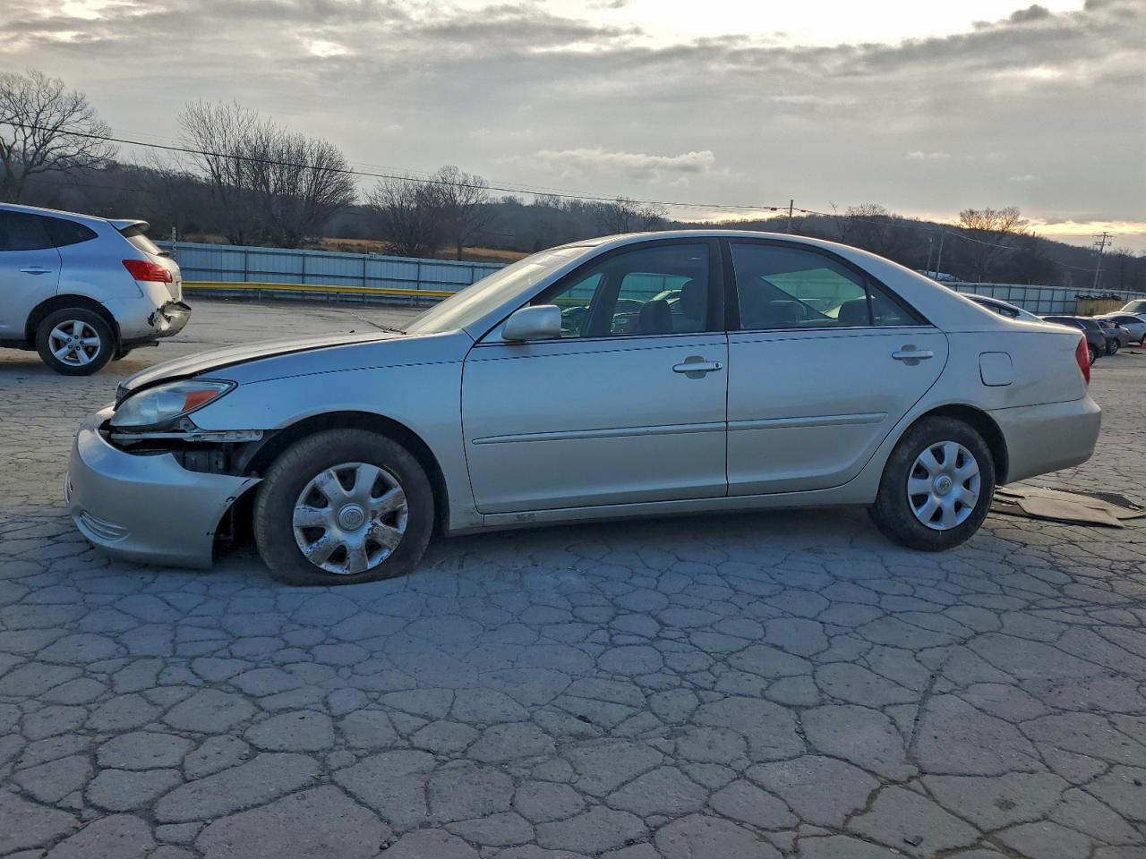 Toyota Camry Le Image 1