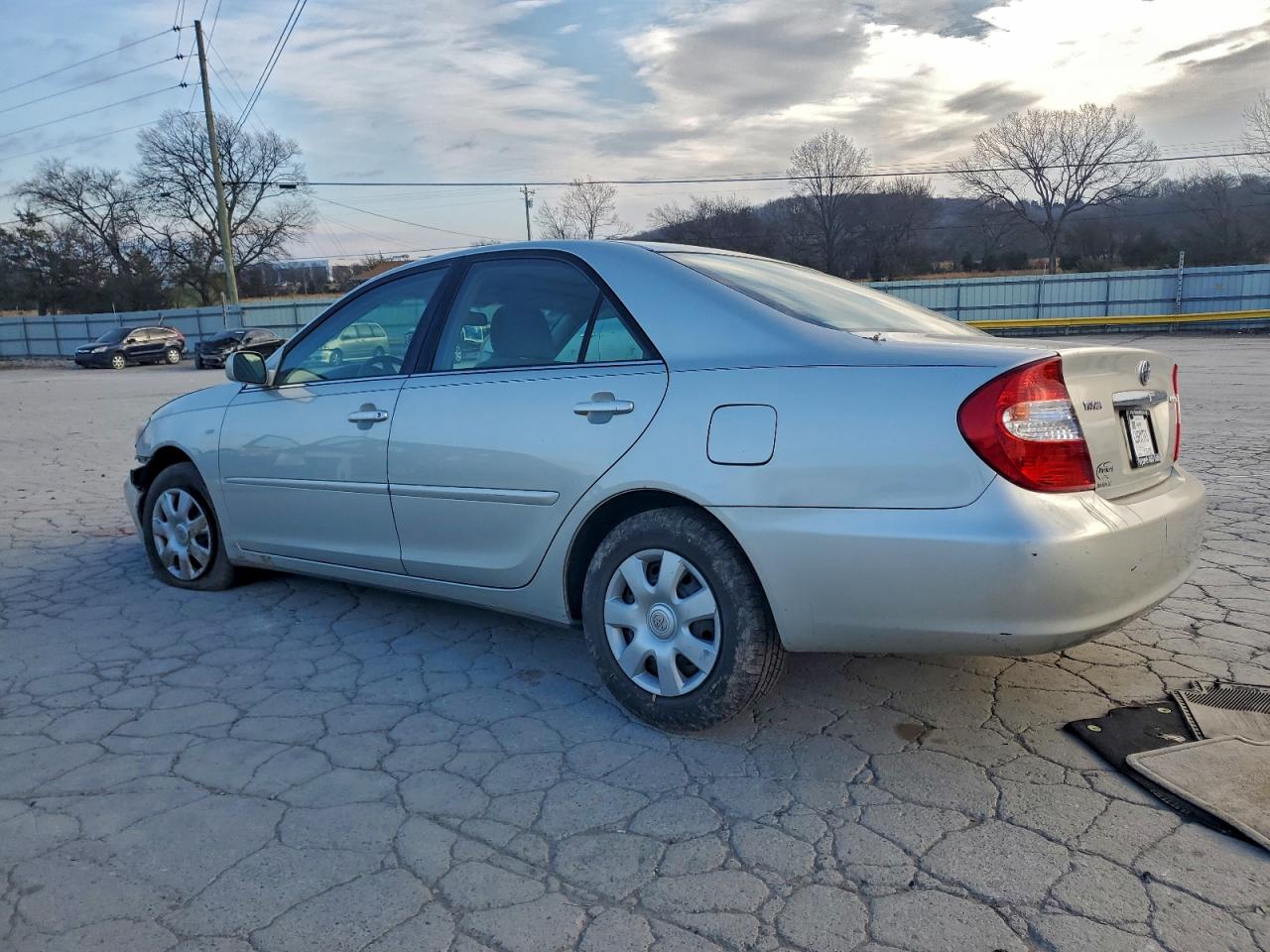 Toyota Camry Le Image 5
