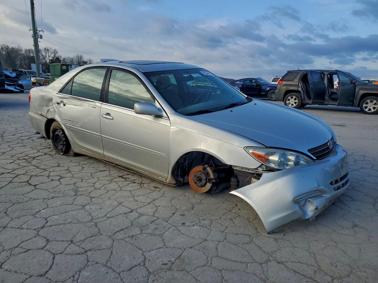 Toyota Camry Le Image 9