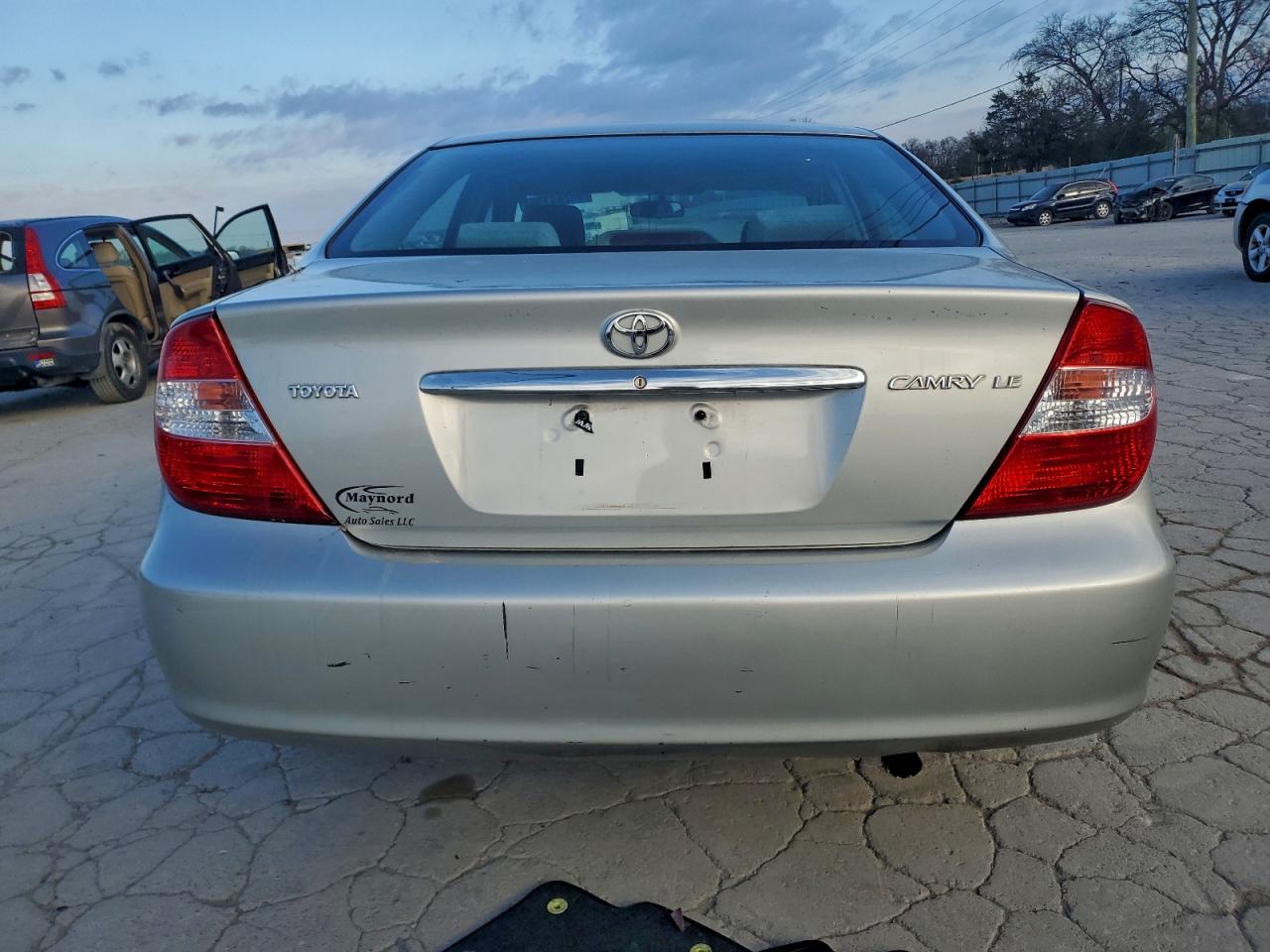 Toyota Camry Le Image 10