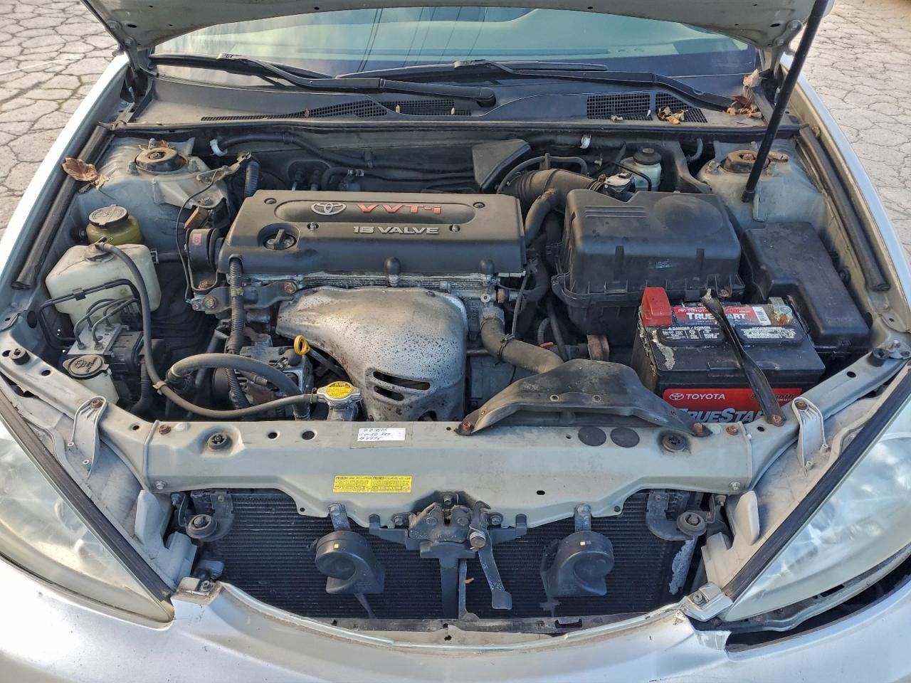 Toyota Camry Le Image 8