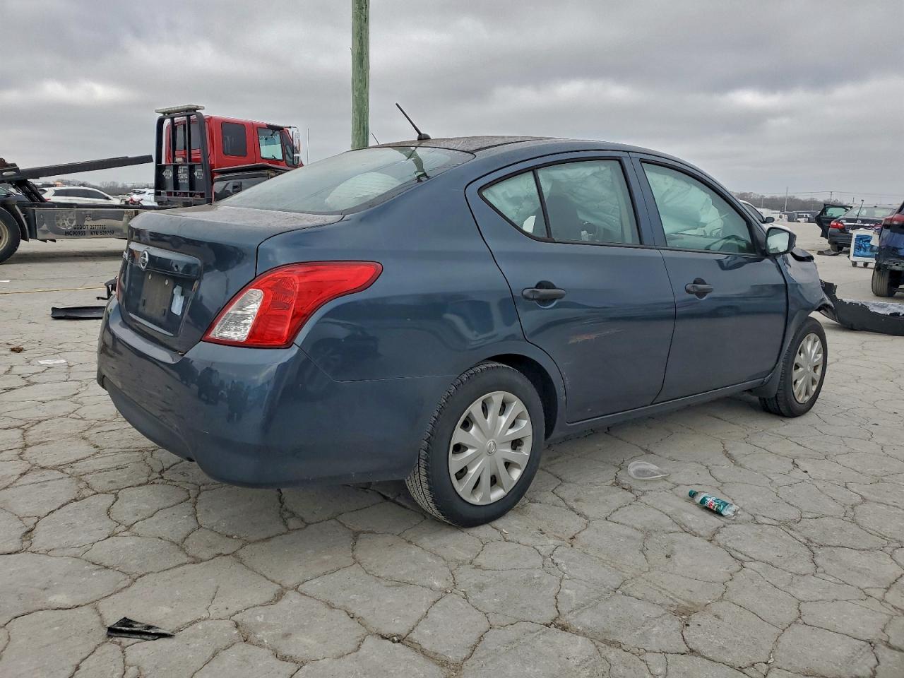 Nissan Versa S Image 11