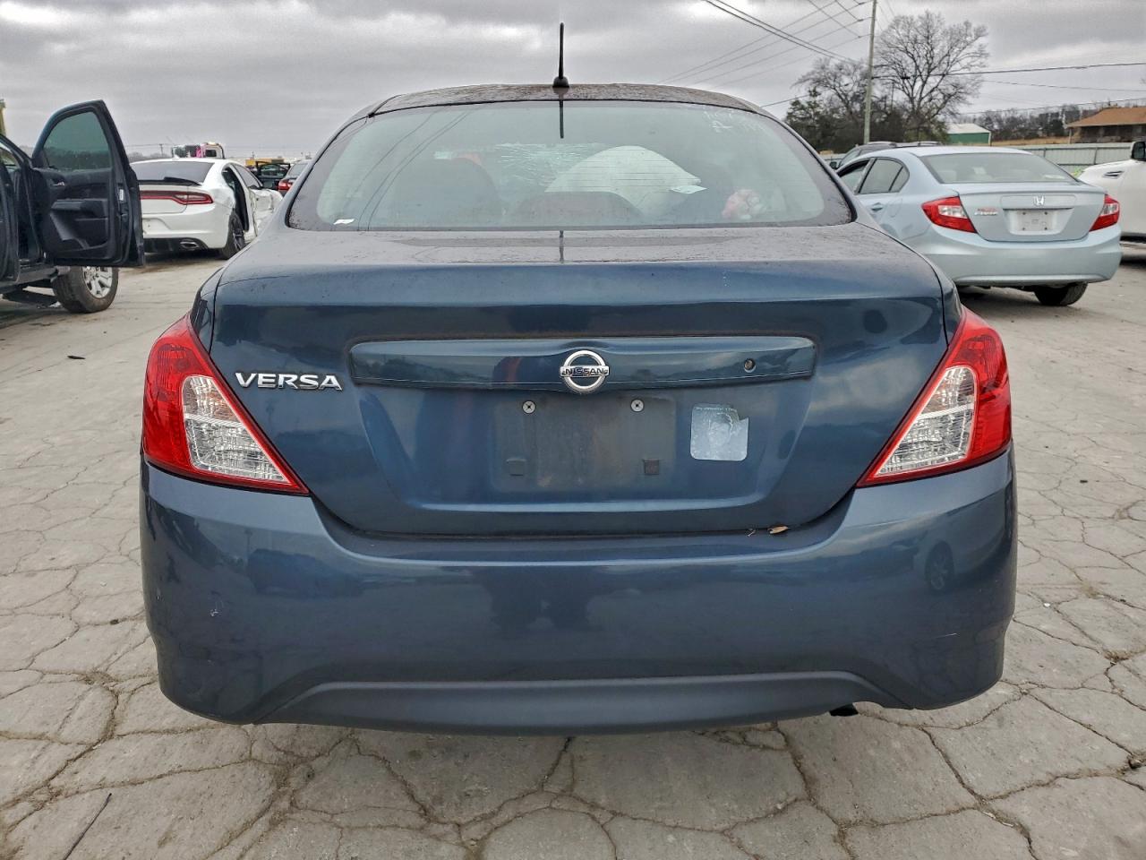 Nissan Versa S Image 12