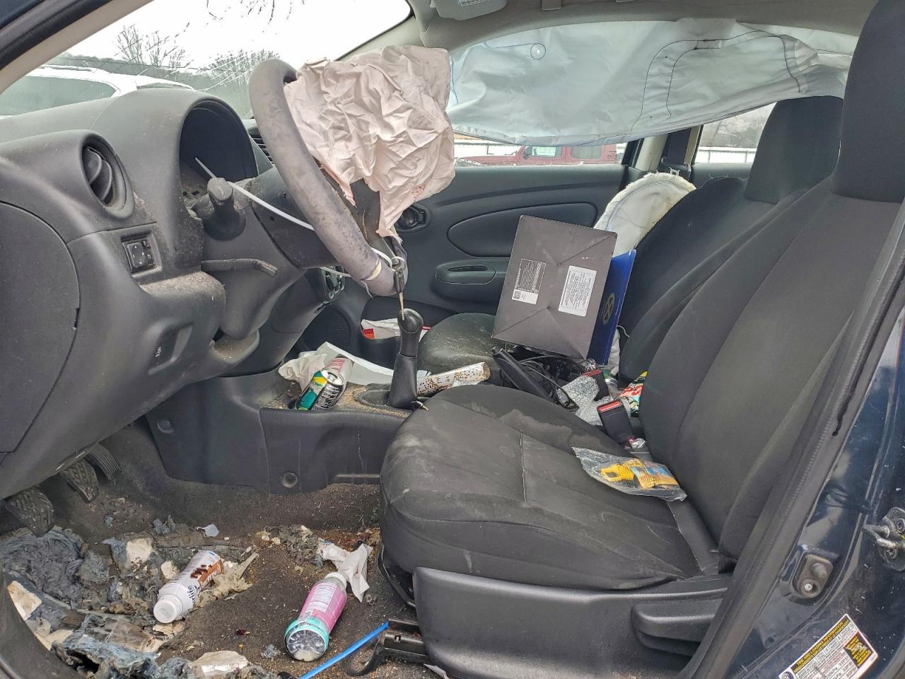 Nissan Versa S Image 8