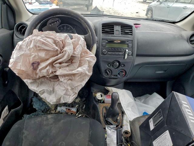 Nissan Versa S Image 6