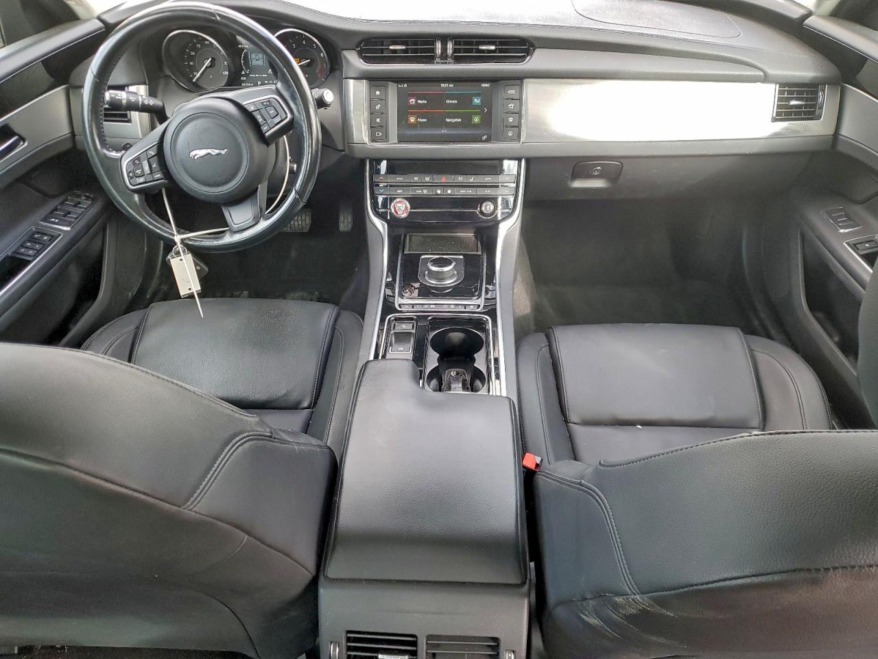 Jaguar XF Premium Image 8