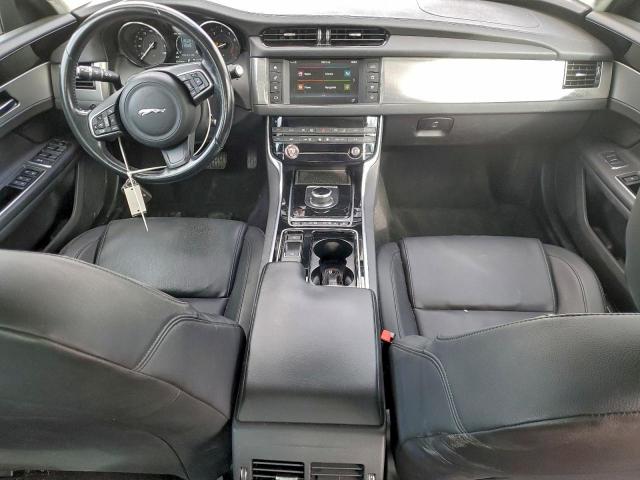 Jaguar XF Premium Image 8