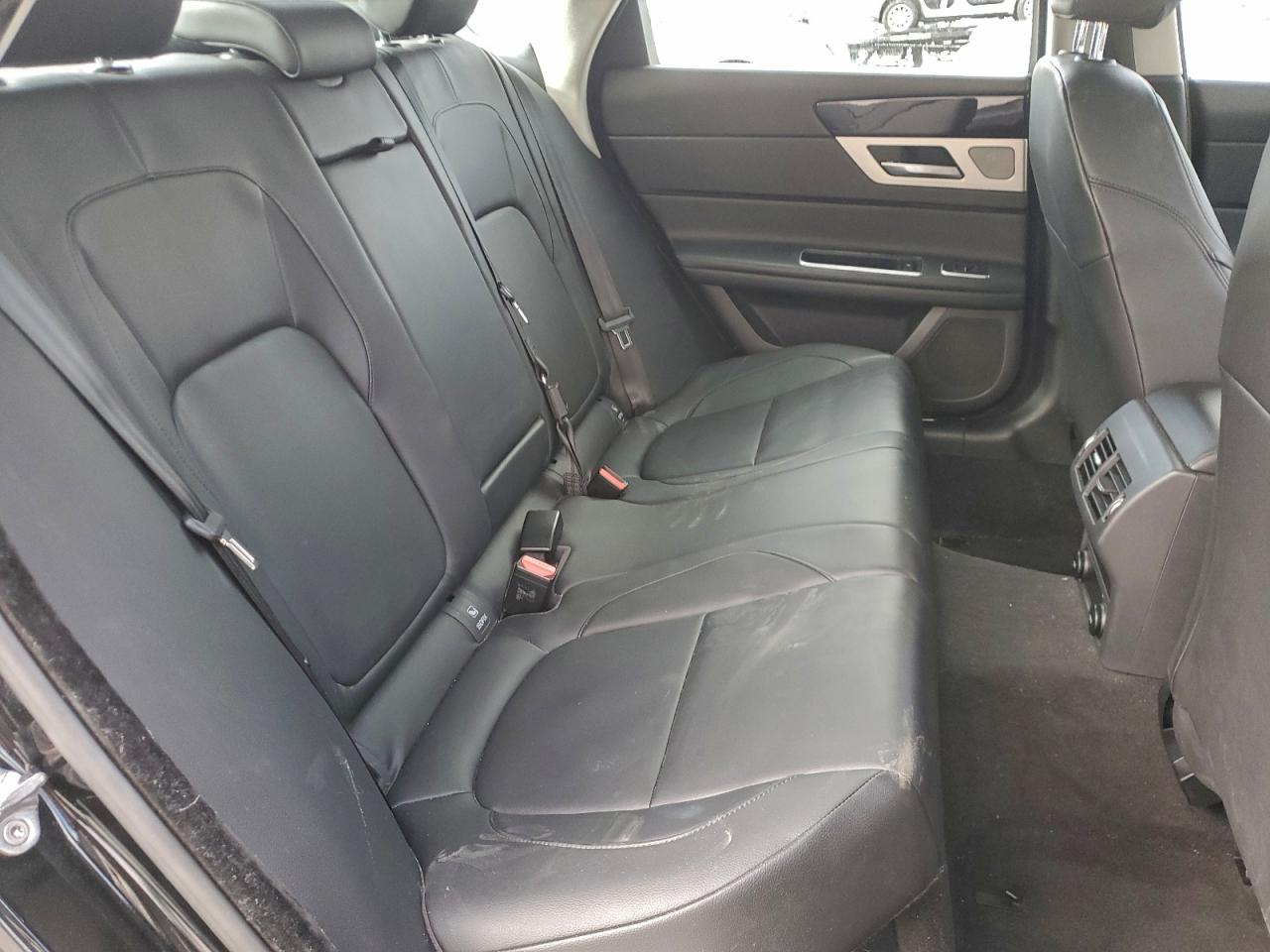 Jaguar XF Premium Image 12