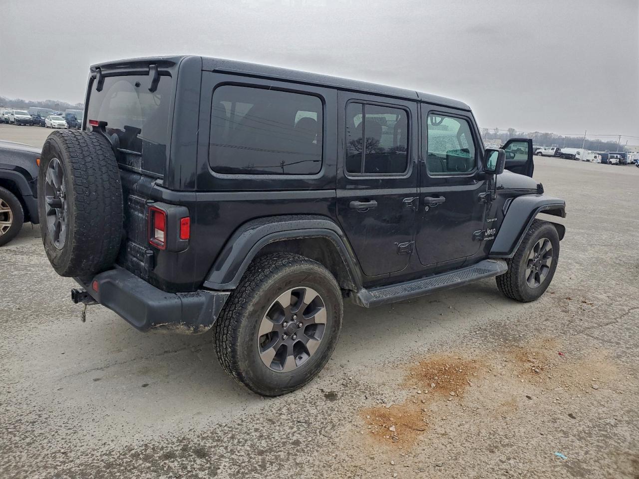Jeep Wrangler Sahara Image 4