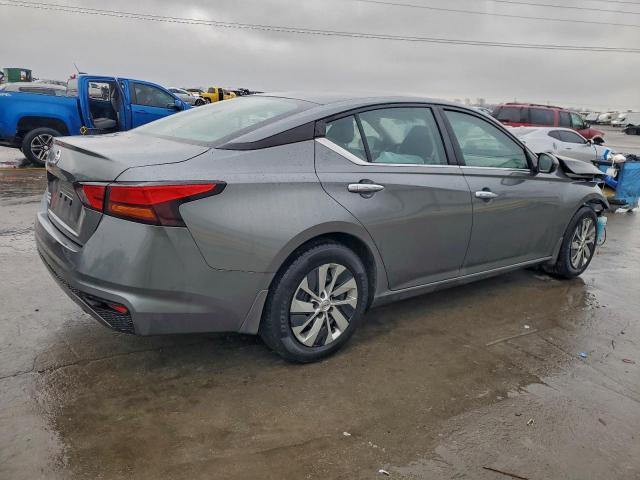 Nissan Altima S Image 7