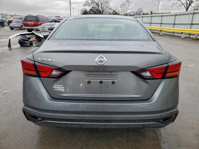 Nissan Altima S Image 4