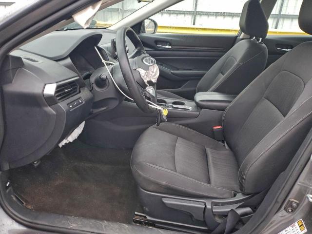 Nissan Altima S Image 2