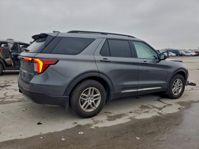 Ford Explorer Active Image 5