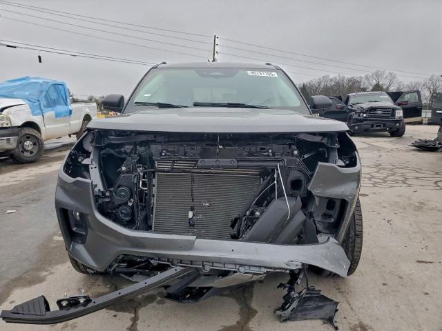 Ford Explorer Active Image 8