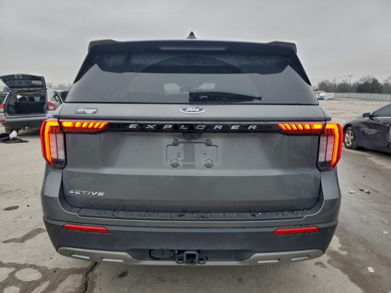 Ford Explorer Active Image 2