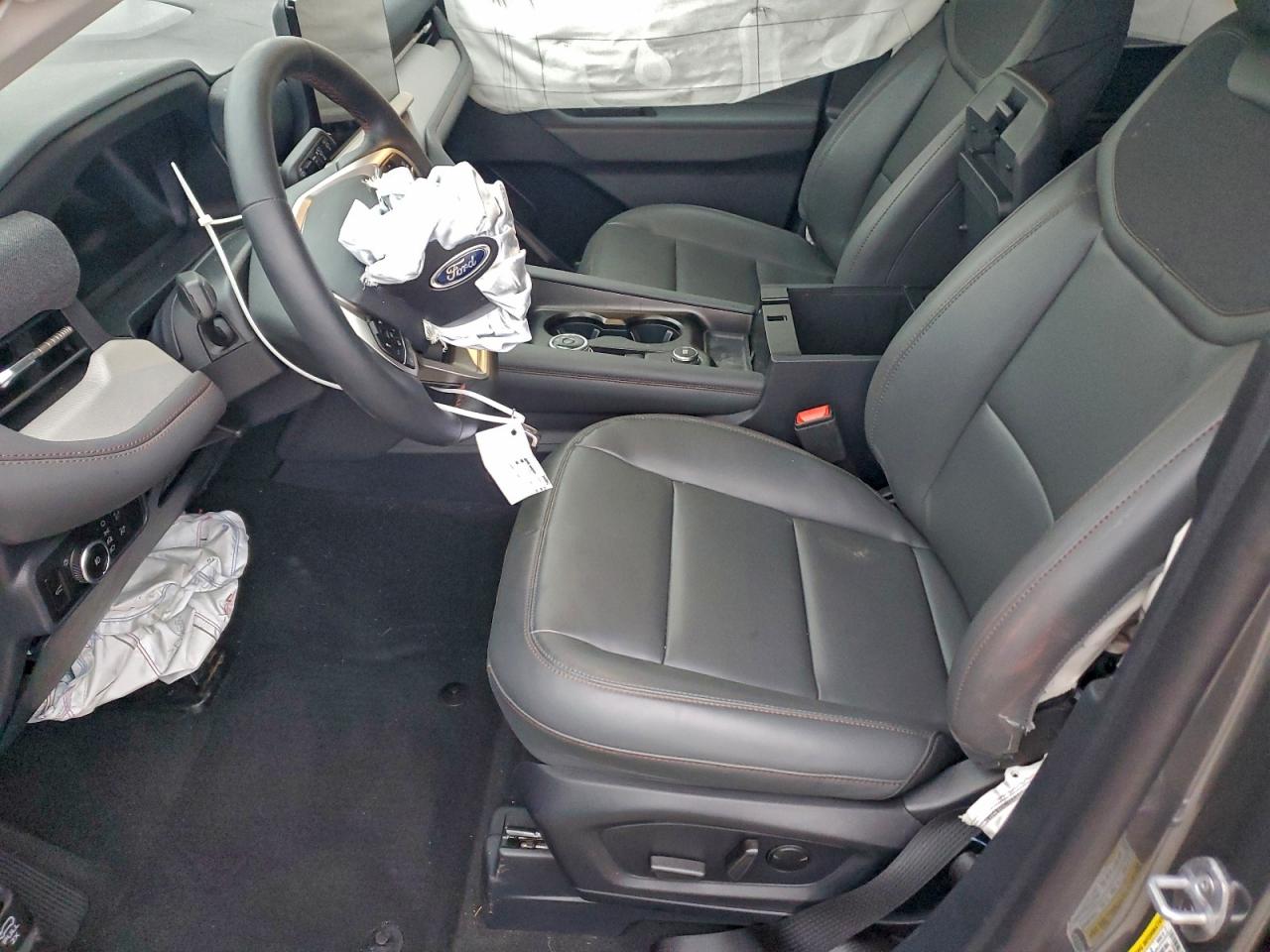 Ford Explorer Active Image 11