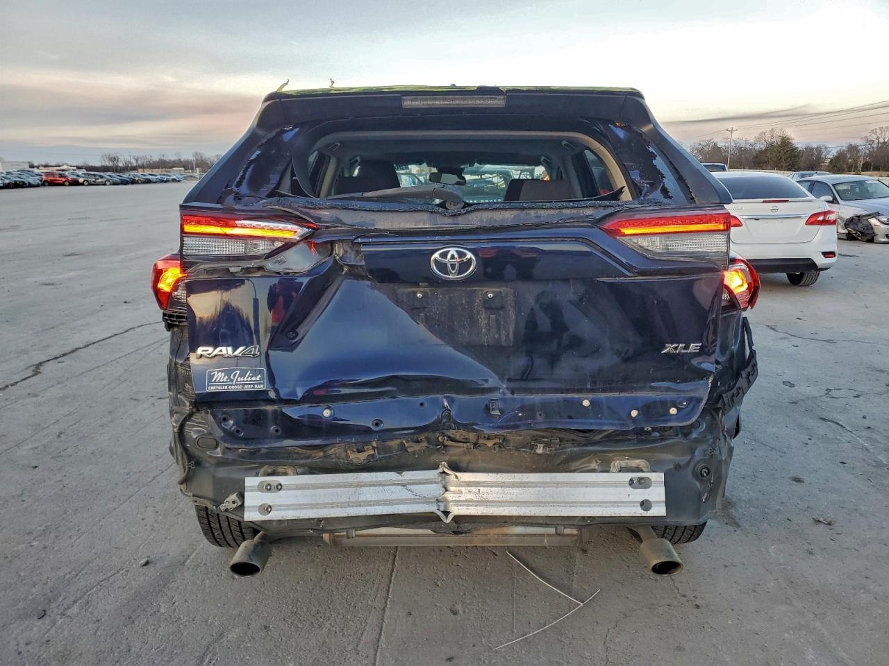 Toyota RAV4 Xle Image 11